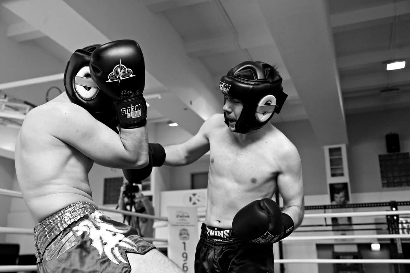 Muay Thai fight - knee in the clinch