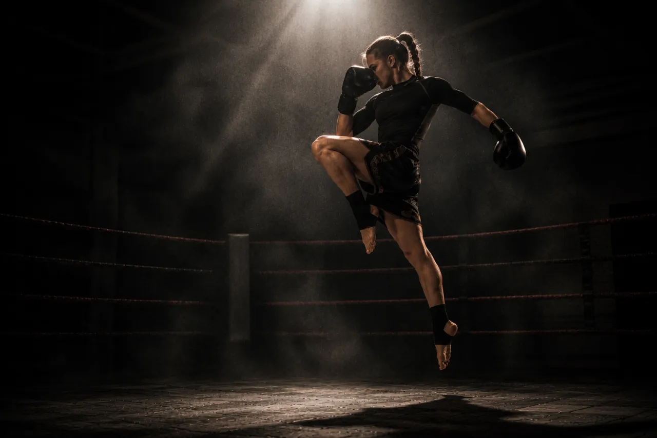 Muay Thai training - knee in the clinch